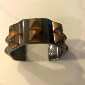 Coach cuff